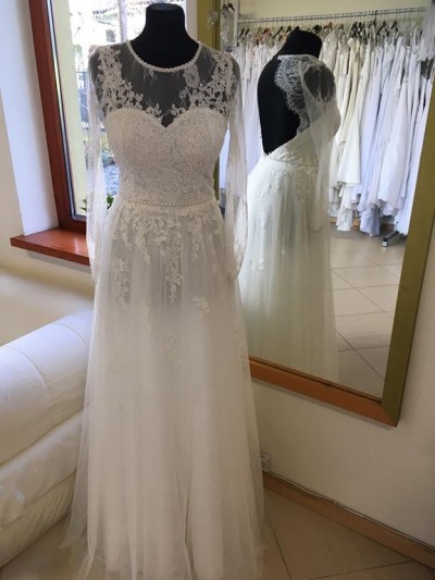 Nowa suknia ślubna z długim rękawem