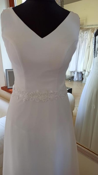 Biała gładka suknia ślubna